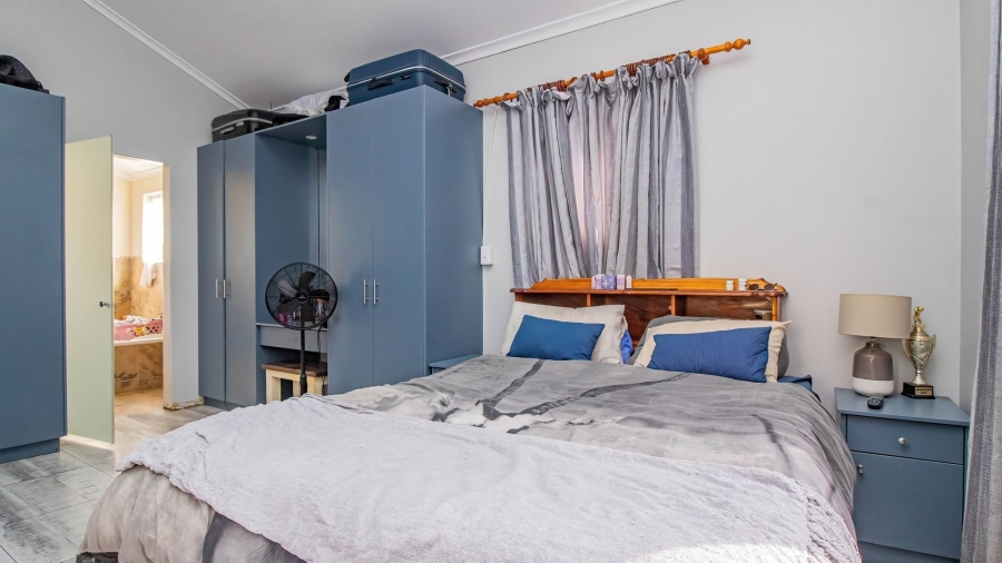 4 Bedroom Property for Sale in Sandbaai Western Cape